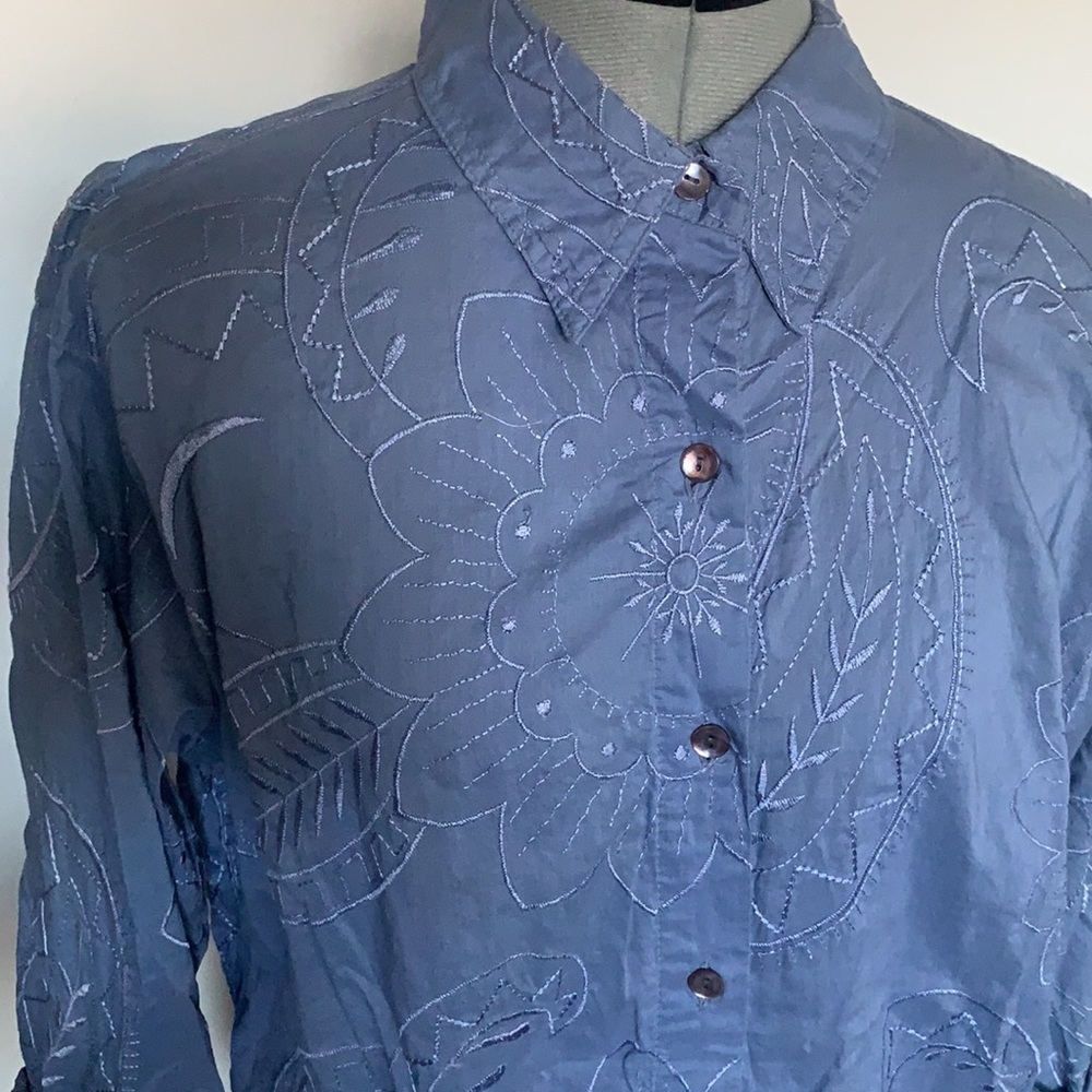 Floral embroidery cuff sleeve button up top M / L - Picture 2 of 10